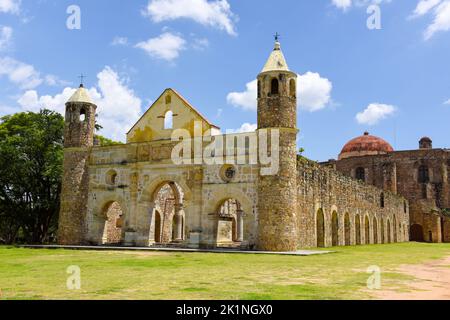 Das ehemalige Kloster von Santiago Apóstol, Cuilapan de Guerrero, Bundesstaat Oaxaca, Mexiko Stockfoto