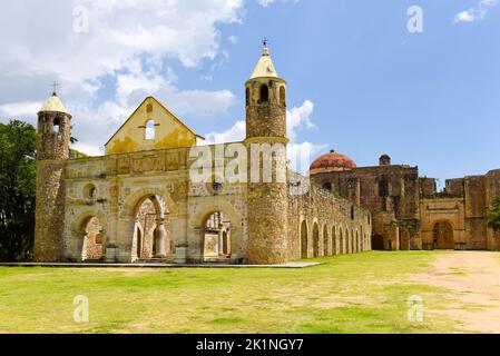 Das ehemalige Kloster von Santiago Apóstol, Cuilapan de Guerrero, Bundesstaat Oaxaca, Mexiko Stockfoto