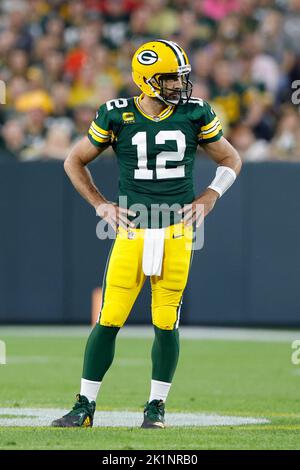 Green Bay, Wisconsin, USA. 18. September 2022. Green Bay Packers Quarterback Aaron Rodgers (12) während des NFL-Fußballspiels zwischen den Chicago Bears und den Green Bay Packers im Lambeau Field in Green Bay, Wisconsin. Darren Lee/CSM/Alamy Live News Stockfoto