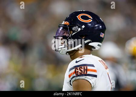 Green Bay, Wisconsin, USA. 18. September 2022. Chicago bears Quarterback Justin Fields (1) während des NFL-Fußballspiels zwischen den Chicago Bears und den Green Bay Packers im Lambeau Field in Green Bay, Wisconsin. Darren Lee/CSM/Alamy Live News Stockfoto