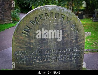 Grabstein in Charlesworth St. John, der Evangelist - Ann, Ehefrau von Robert Cocker, aus Charlesworth. Gestorben am 27. 1869. November, 56 Jahre alt Stockfoto