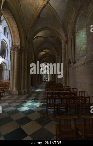 Das Innere der Männerabtei l'Abbaye-aux-hommes, Caen, Normandie, Frankreich Stockfoto