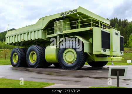 Titan T33-19 LKW; größter LKW, der je gebaut wurde; ausgestellt in Sparwood; British Columbia; Kanada Stockfoto