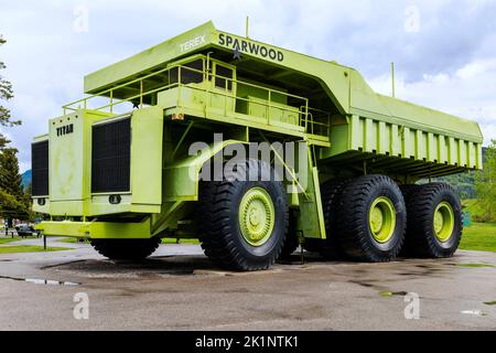 Titan T33-19 LKW; größter LKW, der je gebaut wurde; ausgestellt in Sparwood; British Columbia; Kanada Stockfoto