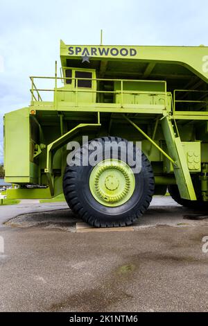 Titan T33-19 LKW; größter LKW, der je gebaut wurde; ausgestellt in Sparwood; British Columbia; Kanada Stockfoto