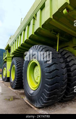 Titan T33-19 LKW; größter LKW, der je gebaut wurde; ausgestellt in Sparwood; British Columbia; Kanada Stockfoto