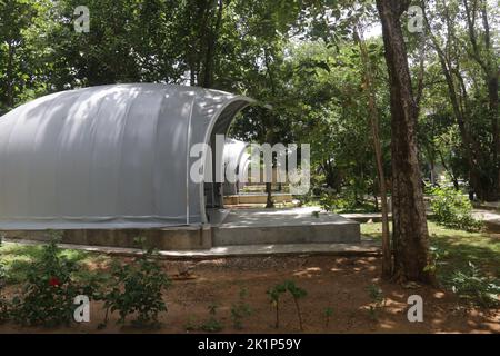 Zelthütten und Poolbereich in Sri Lanka Stockfoto