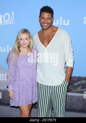 Century City, USA. 19. September 2022. Jeffery Bowyer-Chapman, Emma Meisel kommt bei der Hulus Original Series REBOOT Premiere an, die am Montag, 19. September 2022, im Fox Studio Lot in Century City, CA, stattfand. (Foto: Juan Pablo Rico/Sipa USA) Quelle: SIPA USA/Alamy Live News Stockfoto