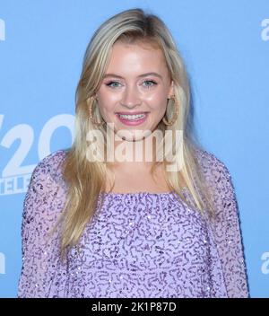 Century City, USA. 19. September 2022. Emma Meisel kommt bei der Hulus Original Series REBOOT Premiere, die am Montag, 19. September 2022, im Fox Studio Lot in Century City, CA, stattfand. (Foto: Juan Pablo Rico/Sipa USA) Quelle: SIPA USA/Alamy Live News Stockfoto