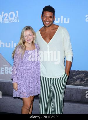 Century City, USA. 19. September 2022. Jeffery Bowyer-Chapman, Emma Meisel kommt bei der Hulus Original Series REBOOT Premiere an, die am Montag, 19. September 2022, im Fox Studio Lot in Century City, CA, stattfand. (Foto: Juan Pablo Rico/Sipa USA) Quelle: SIPA USA/Alamy Live News Stockfoto