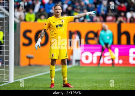 Augsburg, Deutschland. 17. September 2022. Fußball: Bundesliga, FC Augsburg - Bayern München, Matchday 7, WWK Arena. Augsburger Torhüter Rafal Gikiewicz Gesten. Quelle: Tom Weller/dpa/Alamy Live News Stockfoto