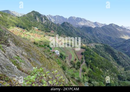 Eindruck rund um ein Bergmassiv namens Macizo de Anaga auf der Insel Teneriffa auf den Kanarischen Inseln Stockfoto