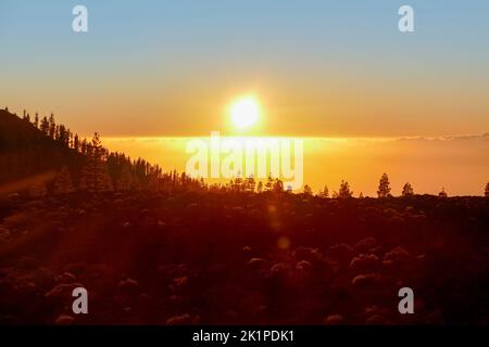 Sonnenuntergansszenerie um Mirador de las Narices del Teide auf Teneriffa auf den Kanarischen Inseln in Spanien Stockfoto