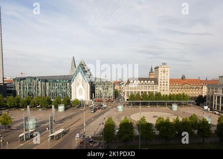 Universität mit Paulinum und Universitätskirche St. Pauli und Krochhochhaus am Augustusplatz, Sachsen, Deutschland. Stockfoto