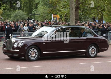London, Großbritannien. 19. September 2022. König Charles III und Prinz William reisen zur Westminster Cathedral, um die staatliche Beerdigung von Königin Elizabeth II. Zu feiern Stockfoto