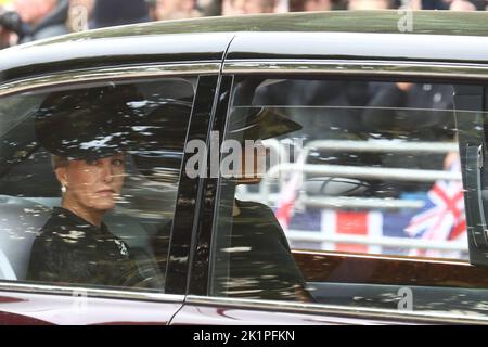 London, Großbritannien. 19. September 2022. Meghan und Sophie, die Gräfin von Wessex, folgen dem Begräbnis von Königin Elizabeth II Stockfoto