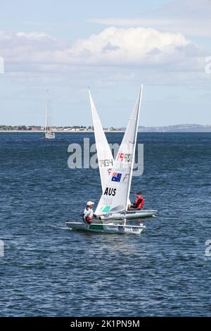 Aarhus, Dänemark - 10. August 2018: Britische und australische Laser-Segelschiffe während der Segel-Weltmeisterschaft in Aarhus, Dänemark Stockfoto