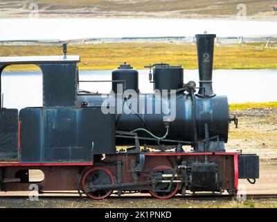 Alte und veraltete Bergbaueisenbahn in NY-Alesund, Spitzbergen, Kongsfjord, Svalbard, Norwegen Stockfoto