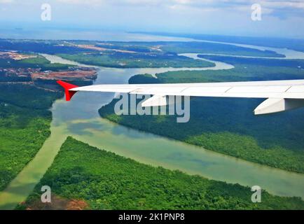 Flugzeug landet am Flughafen Manaus, Amazonas, Brasilien Stockfoto