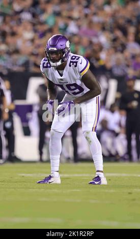 Philadelphia, PA, USA. 19. September 2022. Minnesota Vikings Eckpfeiler CHANDON SULLIVAN (39) in Aktion während eines zweiwöchigen Spiels zwischen den Philadelphia Eagles und den Minnesota Vikings Montag, 19. September 2022; im Lincoln Financial Field in Philadelphia, PA. (Bild: © Saquan Stimpson/ZUMA Press Wire) Stockfoto