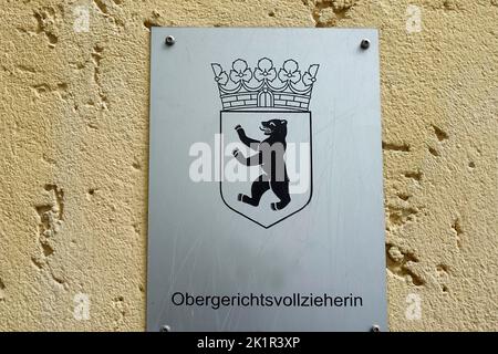 Zeichen einer weiblichen Gerichtsbeamtin, Berlin, Deutschland Stockfoto