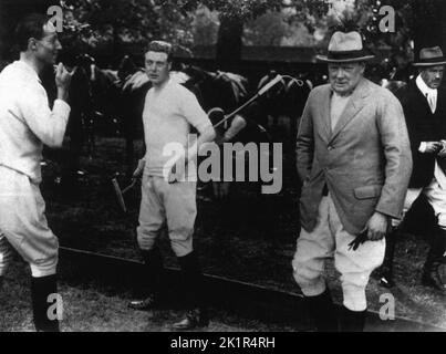 Winston Churchill und der Prinz von Wales bei einem Polospiel. 1924 Stockfoto