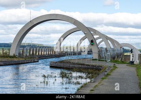 Der Falkirk Wheel Drehbootslift, der den Forth und den Clyde Kanal in Falkirk, Schottland, Großbritannien, verbindet Stockfoto