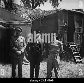 Winston Churchill mit Field Marshall Sir Alan Brooke und General Bernard Montgomery. Normandie, Frankreich. Juni 1940 Stockfoto