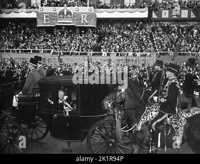 Winston Churchil bei der Krönung von Königin Elizabeth II. Juni 1953 Stockfoto