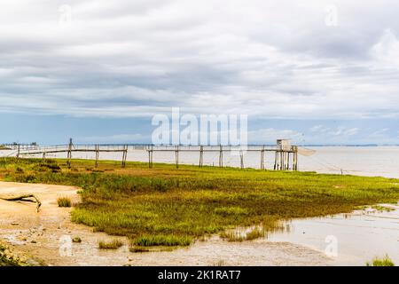 Le Carrelet werden die Fischerhütten auf Stelzen an der Mündung der Gironde genannt. Goulée, Lesparre-Médoc, Frankreich Stockfoto