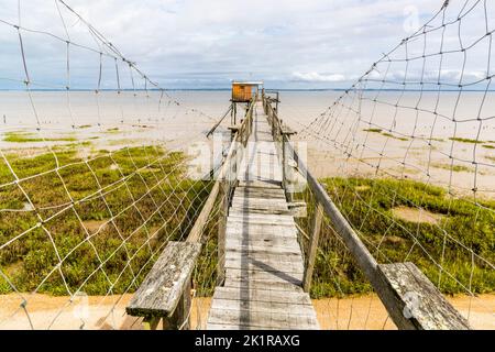 Le Carrelet werden die Fischerhütten auf Stelzen an der Mündung der Gironde genannt. Goulée, Lesparre-Médoc, Frankreich Stockfoto