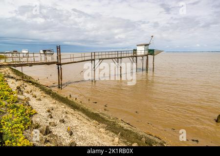 Le Carrelet werden die Fischerhütten auf Stelzen an der Mündung der Gironde genannt. Goulée, Lesparre-Médoc, Frankreich Stockfoto