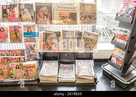 Brighton, 20. 2022. September: Die Titelseiten der britischen Nationalzeitungen am Tag nach der Beerdigung der Königin Kredit: Andrew Hasson/Alamy Live News Stockfoto