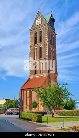 Turm und Kirchturm der ruinierten Marienkirche, Altstadt der Hansestadt Wismar, Mecklenburg-Vorpommern, Deutschland, Europa. Stockfoto