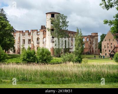 Ruinen von Kloster- und Schlossgebäuden in Dargun, Mecklenburg-Vorpommern, Deutschland Stockfoto