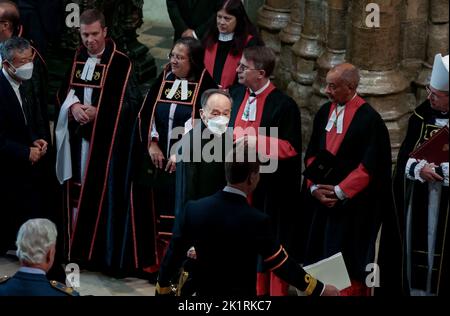 (220920) -- LONDON, 20. September 2022 (Xinhua) -- Wang Qishan, der Sonderbeauftragte des chinesischen Präsidenten Xi Jinping, nimmt an der staatlichen Beerdigung von Königin Elizabeth II. Teil, die zusammen mit Staatsoberhäuptern aus verschiedenen Ländern, Mitgliedern der königlichen Familie und Regierungsvertretern in London, Großbritannien, am 19. September 2022, in der Westminster Abbey stattfand. Wang hat auf Einladung der britischen Regierung an der Beerdigung von Königin Elizabeth II. Teilgenommen. (PA-Draht/Handout über Xinhua) Stockfoto