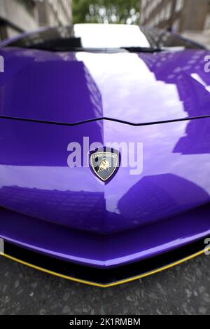 Lamborghini Aventador parkte in einer Londoner Straße. Stockfoto