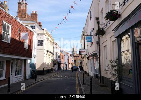 Castle Street und canterbury Cathedral in der Ferne, kent, großbritannien september 2022 Stockfoto