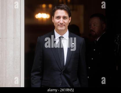 Justin Trudeau, 23. und derzeitiger Premierminister von Kanada, zu einem Treffen mit Premierminister Liz Truss in der Downing Street. Stockfoto