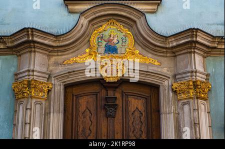 Schwäbisch Gmünd. Der Eingangsbereich des Kapitelhauses war früher die Heimat des Klerus des Münsters‘. Baden Württemberg, Deutschland, Europa Stockfoto