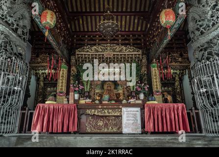 Samut Prakan, Thailand - 01. Mai 2022 : Quan Yin Statue (Guan Yin Buddha) im Kuan Yin taiwanesischen Schrein im Wat thamma katanyu oder Tham Katanya Schrein Fo Stockfoto