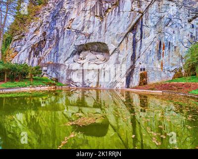 Der Luzerner Löwe ist das berühmteste Denkmal, das in Erinnerung an die gefallenen Schweizer Garden in der Französischen Revolution in Luzern, Schweiz, errichtet wurde Stockfoto