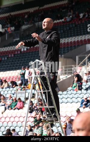 17.09.2022 Leicester, England. Rugby Union. Steve Borthwick (Tigers Head Coach) nimmt vor dem Spiel der Gallagher-Runde 2 zwischen Leicester Tigers und Newcastle Falcons im Mattioli Woods Welford Road Stadium, Leicester, an der Line-Out-Werftübung an. © Phil Hutchinson Stockfoto