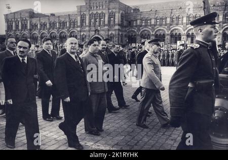 Stalin und seine Genossen, Roter Platz, Moskau, 1946. Museum: PRIVATE SAMMLUNG. Autor: Jakov Khalip. Stockfoto