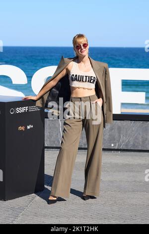 20. September 2022, San Sebastian, Spanien: Die Schauspielerin NATALIA DE MOLINA posiert während der Präsentation der Serie 'Facil' auf dem San Sebastian Film Festival in San Sebastian, Spanien. (Bild: © Jack Abuin/ZUMA Press Wire) Stockfoto