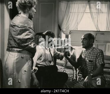 SILVIA PINAL, LUIS Buñuel und ENRIQUE RAMBAL in THE EXTERMINATING ANGEL (1962) -Originaltitel: EL ANGEL EXTERMINADOR-, Regie: LUIS Buñuel. Kredit: BARCINO FILME / Album Stockfoto