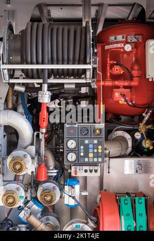 Schweiz, Agno-Lugano Flughafen, Feuerwehrhaus, Feuerwehrauto Stockfoto