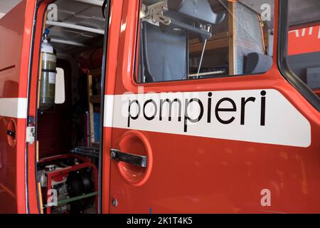 Schweiz, Agno-Lugano Flughafen, Feuerwehrhaus, Feuerwehrauto Stockfoto