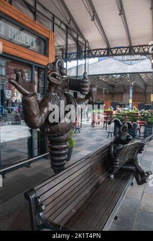 In ganz Großbritannien - die Statue der falschen Hose in Preston, Großbritannien Stockfoto