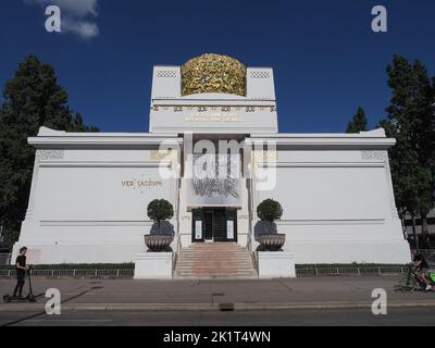 WIEN, ÖSTERREICH - UM 2022: Wiener Secession von Olbrich um 1897, der Zeit ihre Kunst der Kunst ihre Freiheit Ver Sacrum Übersetzung in jedes Alter Stockfoto